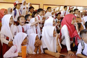 Showing ”Putting Palu on the map” at Kawatuna Elementary School 2016. Photo: Carl Myrén